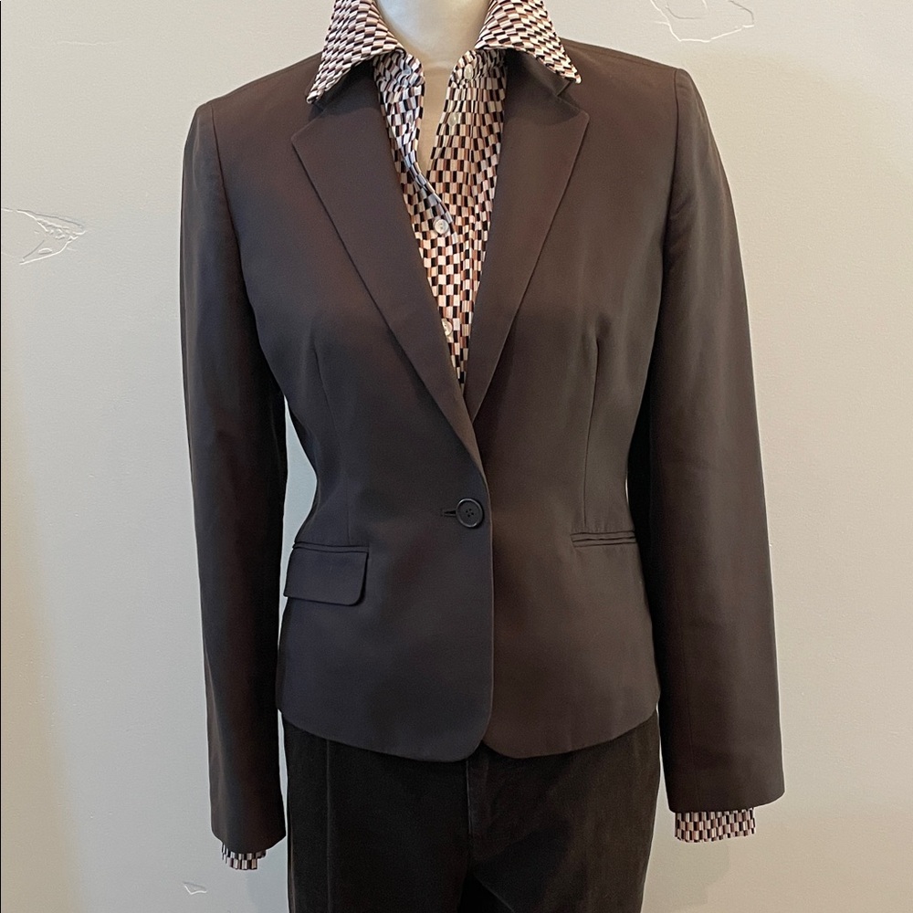 Ann Taylor Cotton/Silk Blazer. Lined w/ 3 button sleeve detail. One button close